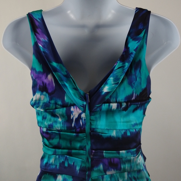 Express dress - Picture 2 of 8